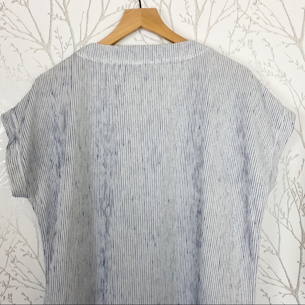 JONES NEW YORK Textured With Button Detail Top L - Picture 6 of 9